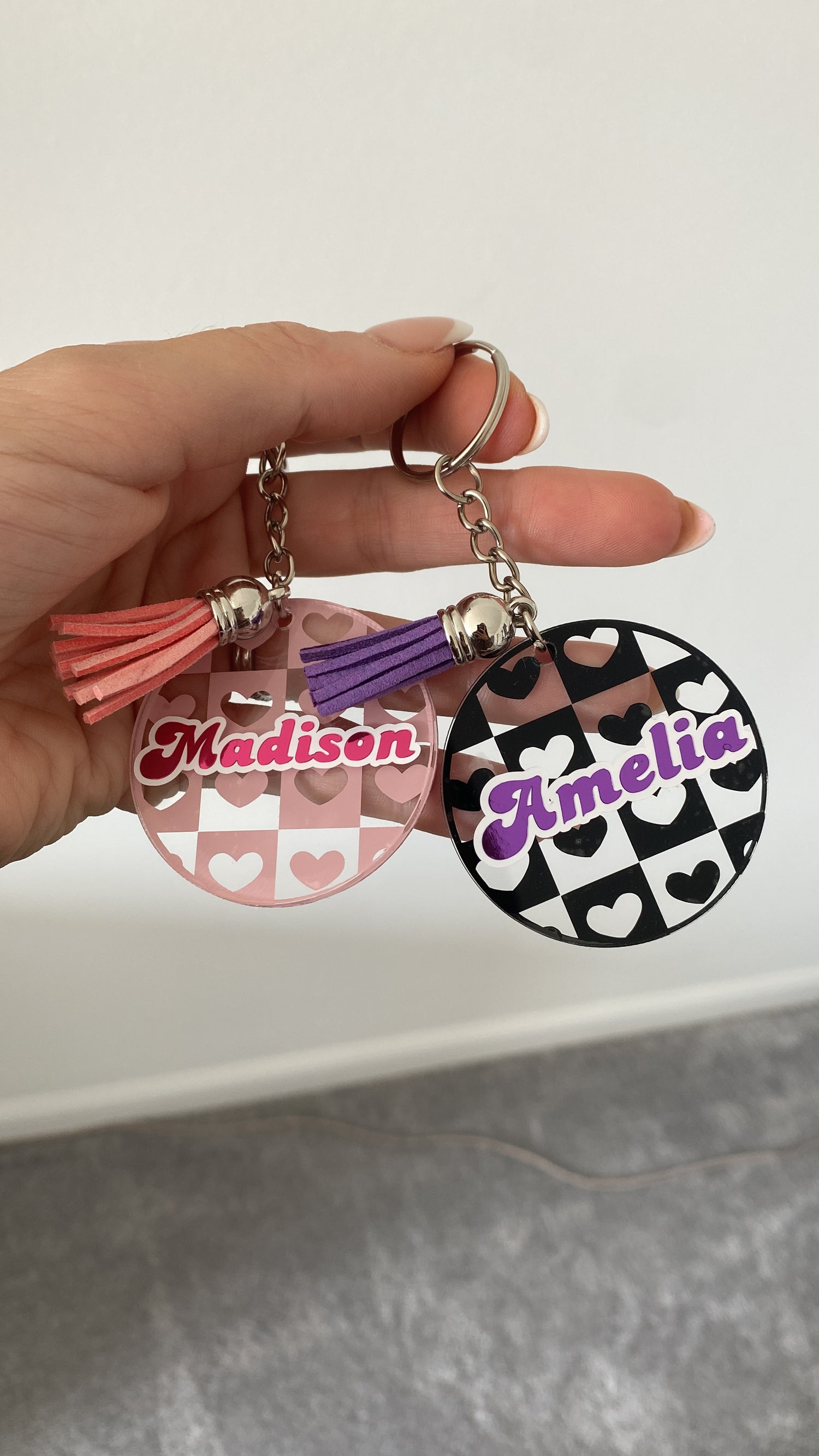 Keychain with personalized name on a plain background